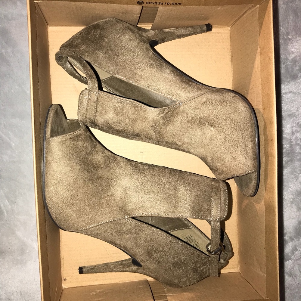 Open toe tan heels